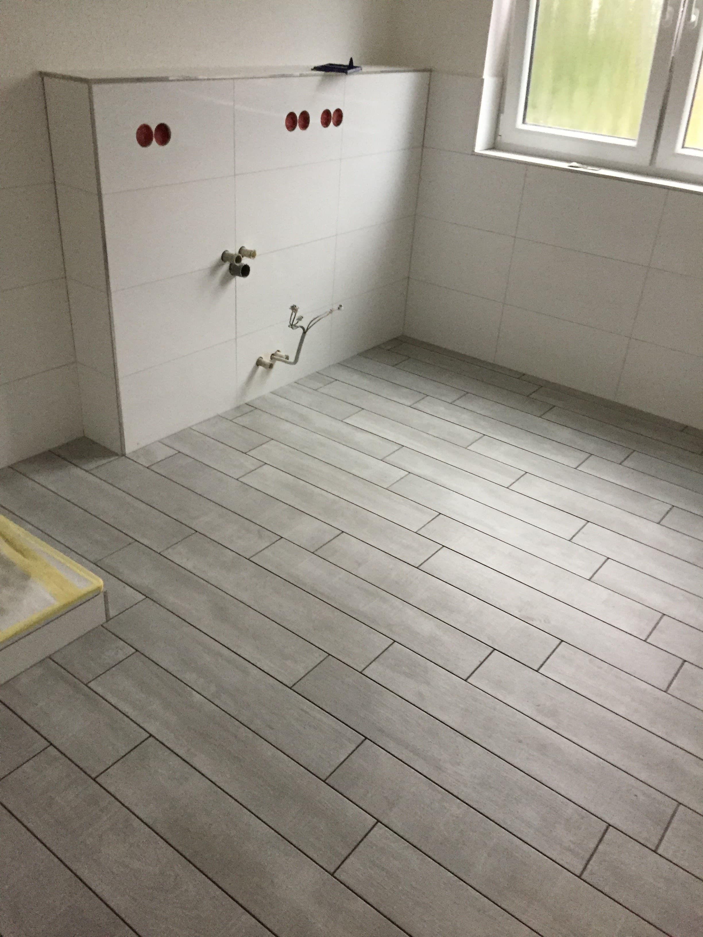 Płytki łazienkowe - podłoga w łazience